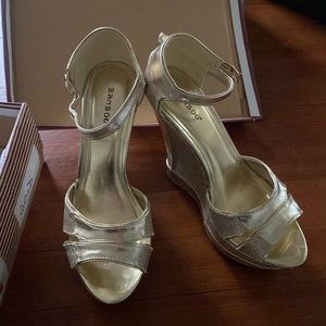 Bamboo gold sparkle wedges